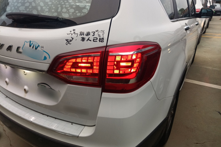 哈弗H6 2015款 改款 运动版 1.5T 手动两驱精英型车身外观9