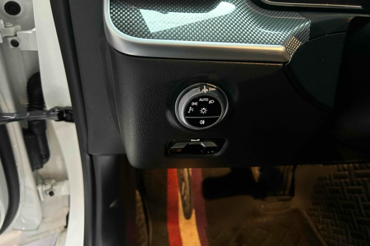 奔驰C级 2022款 改款 C 200 L 运动版中控内饰7007