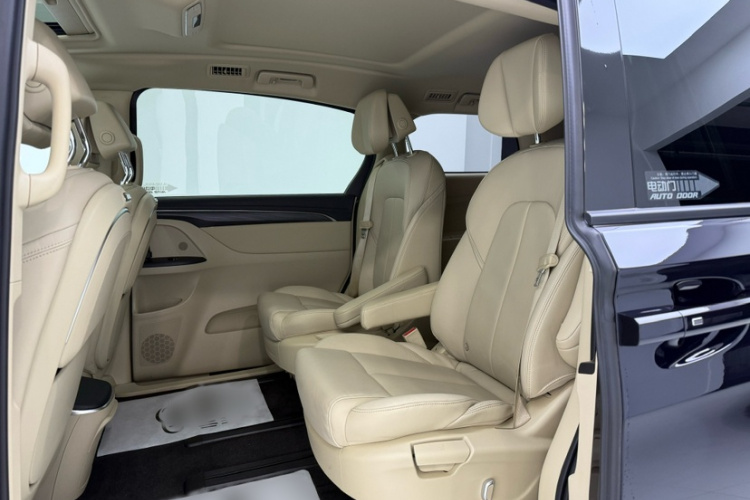 别克GL8 2023款 ES陆尊 尊享型中控内饰7003