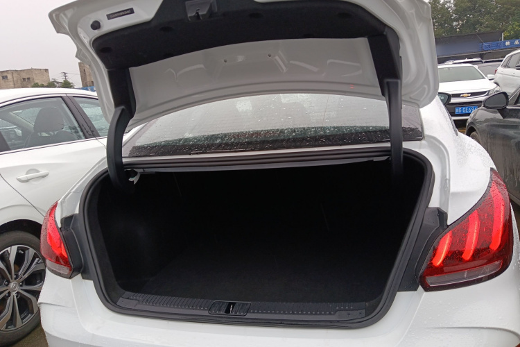 名爵 MG5 2021款 改款 300TGI DCT青奢豪享版机舱底盘23