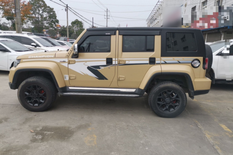 北京BJ40 2019款 2.3T 自动四驱环塔冠军版 国VI车身外观4