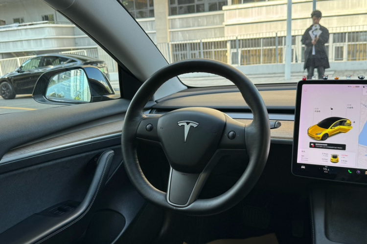 特斯拉 Model 3 2021款 标准续航后驱升级版中控内饰7006