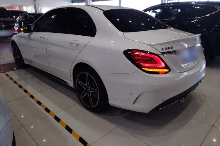 奔驰C级 2020款 改款 C 260 运动版车身外观4