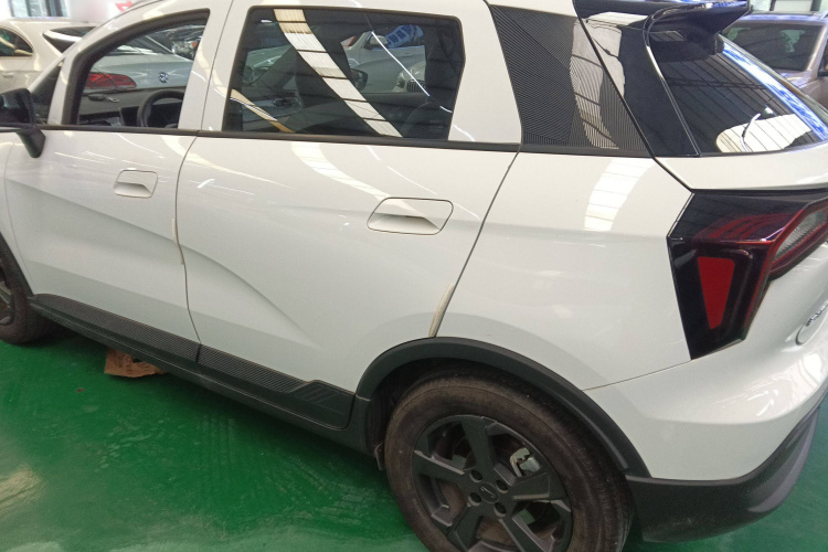 吉利几何E萤火虫 2022款 401KM 玲珑虎 4座车身外观4