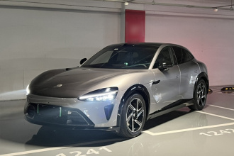 小米汽车 小米YU7 2025款 超长续航四驱Pro版