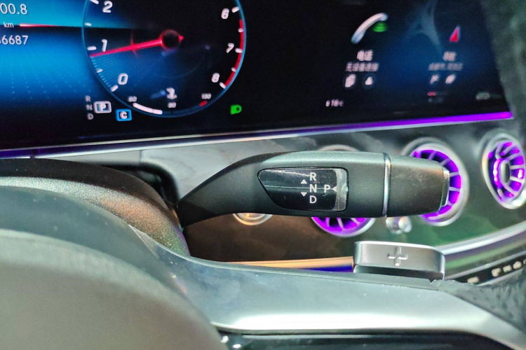 奔驰E级(进口) 2023款 E 260 时尚型运动版局部细节18