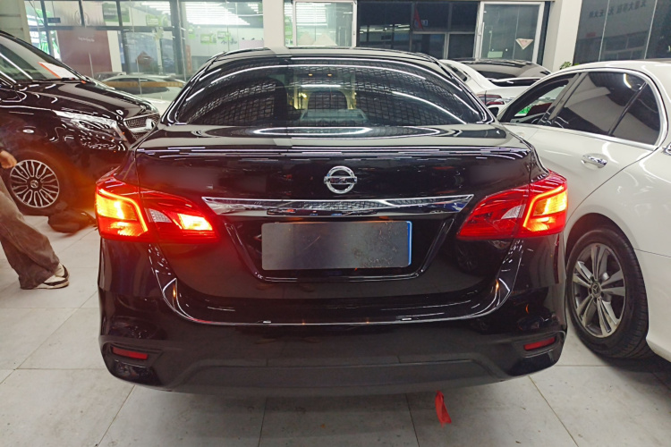 日产 轩逸 2022款 经典 1.6XL CVT豪华版车身外观6