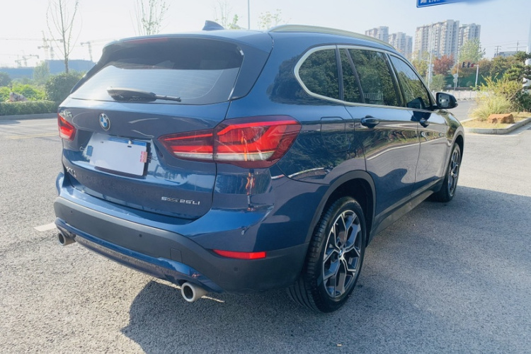 宝马X1 2022款 sDrive25Li 领先型车身外观6005