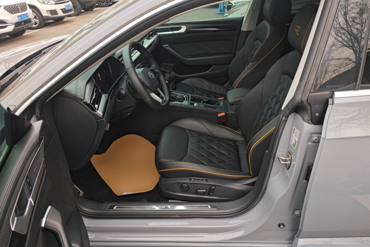 一汽-大众CC 2023款 380TSI 耀目版中控内饰19