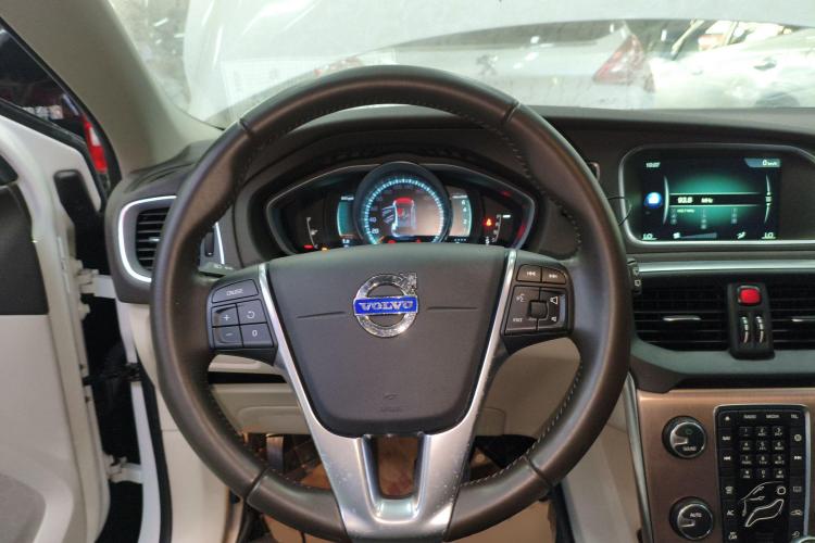 沃尔沃V40 2015款 Cross Country T5 AWD 智雅版中控内饰13