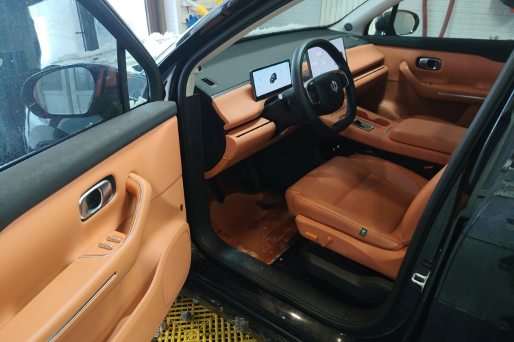 零跑汽车 零跑C16 2026款 增程 200尊享版 6座中控内饰20