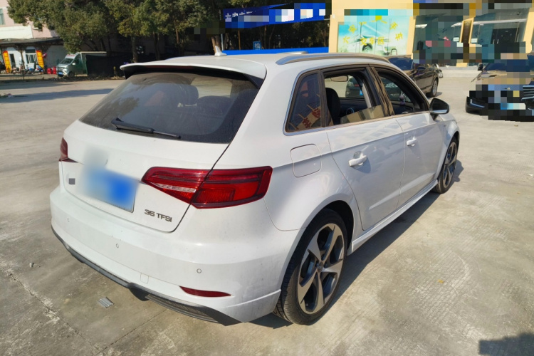 奥迪A3 2018款 30周年年型 Sportback 35 TFSI 运动型车身外观7