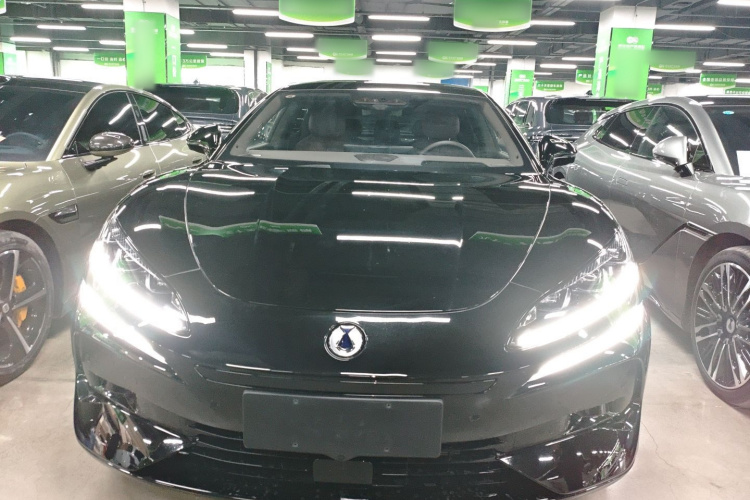 腾势Z9GT 2024款 1100四驱Ultra版车身外观2