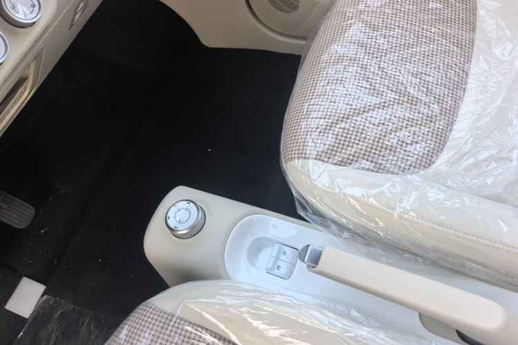 五菱汽车 宏光MINIEV 2024款 第三代 215km 青春版中控内饰7005