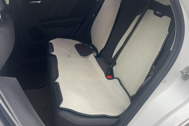 比亚迪e2 2020款 升级版 标准续航版 标准型中控内饰7002