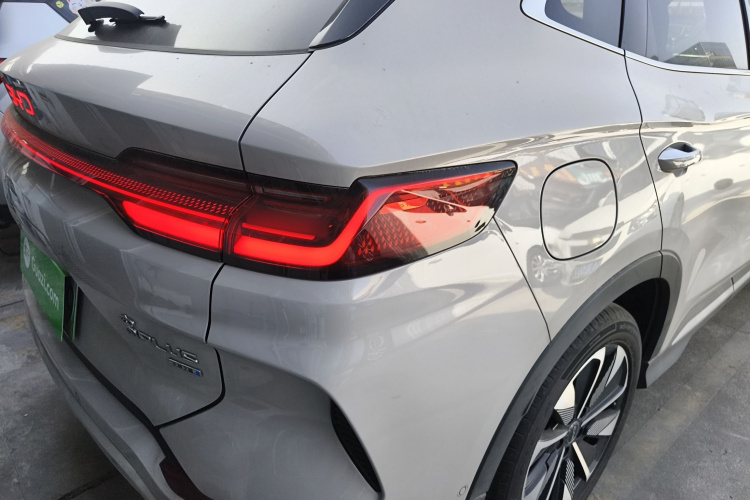 比亚迪 宋PLUS新能源 2025款 DM-i 智驾版 112KM 尊荣型车身外观9