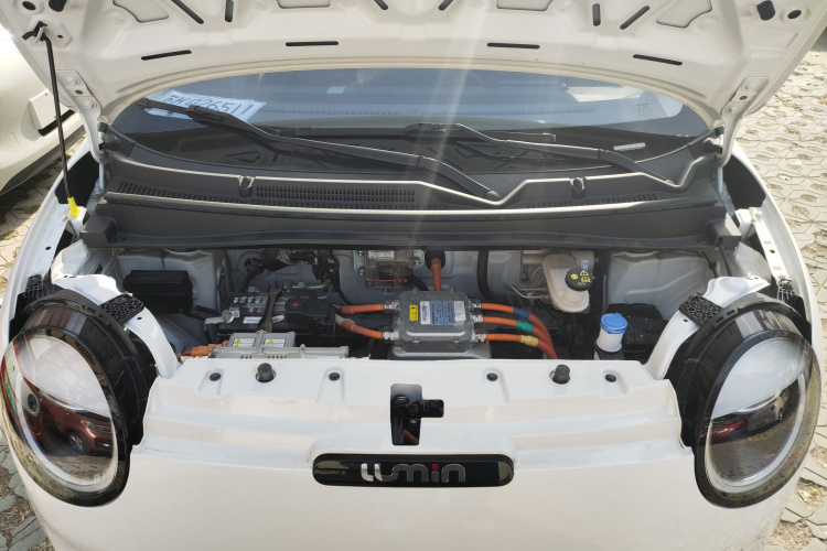 长安启源 长安Lumin 2022款 210km 香甜款机舱底盘24