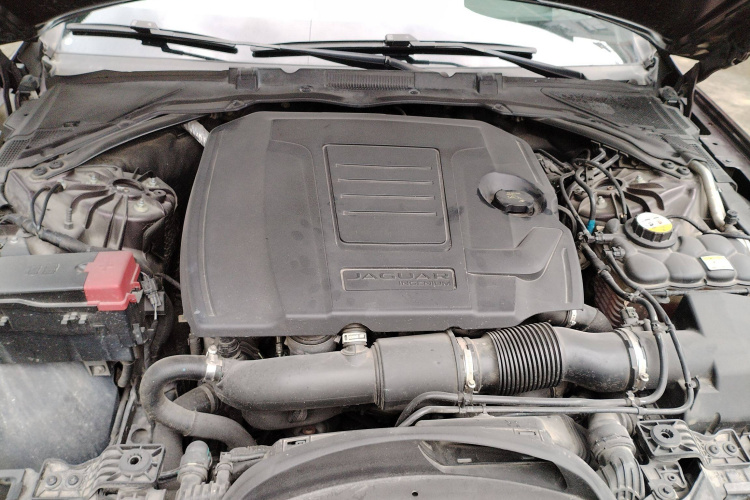 捷豹XFL 2018款 XFL 2.0T 200PS 精英版局部细节24