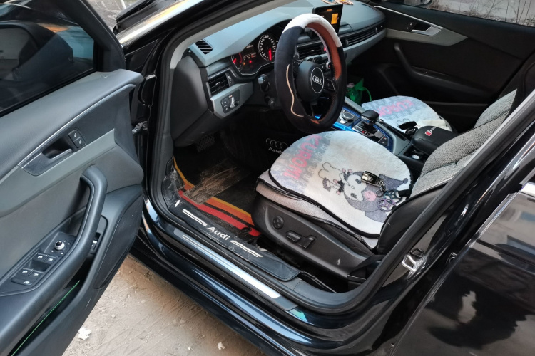 奥迪A4L 2018款 30周年年型 40 TFSI 进取型中控内饰20