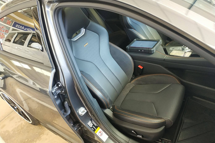 长安UNI-V 2022款 2.0T 锋速版局部细节41