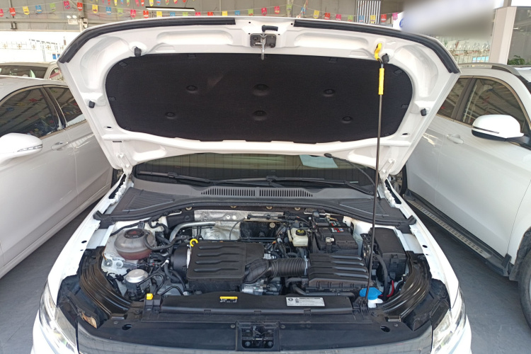 大众 朗逸 2022款 1.5L 自动舒适版机舱底盘24