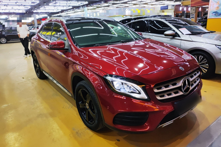 奔驰GLA 2019款 GLA 200 时尚型车身外观3