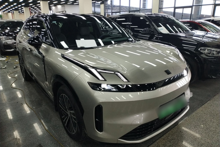 领克08 EM-P 2023款 120km 长续航Halo车身外观3