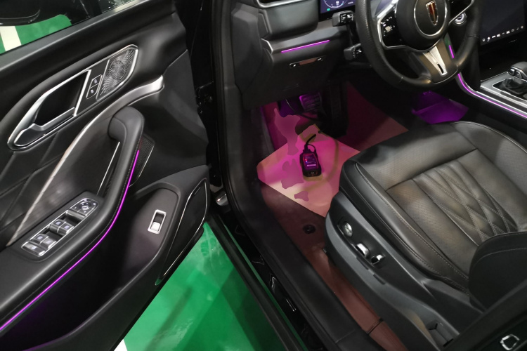 红旗HS7 PHEV 2024款 2.0T PHEV 四驱旗畅版 6座中控内饰20