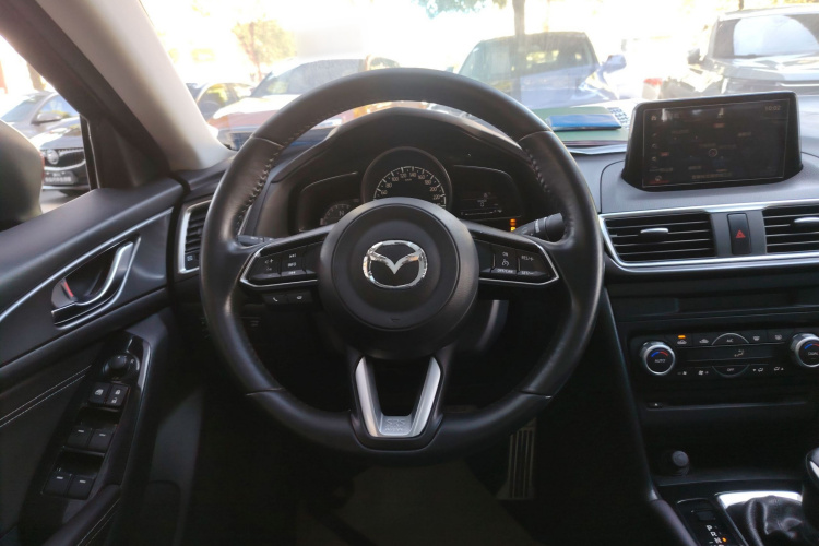 马自达3 昂克赛拉 2017款 三厢 2.0L 自动尊贵型 国V中控内饰13