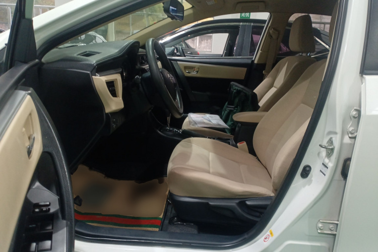 丰田 雷凌 2015款 1.6E CVT新锐版中控内饰20