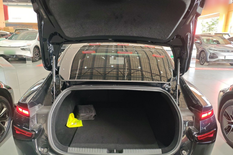 小鹏P7 2022款 480N+机舱底盘23