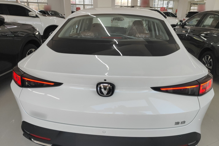 长安 逸动 2024款 1.5T GDI自动 旗舰型车身外观6