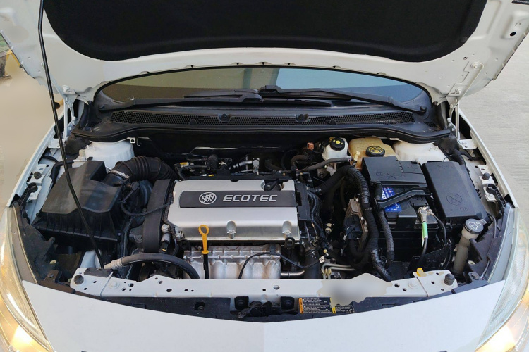 别克 英朗 2014款 XT 1.6L 自动时尚版机舱底盘24