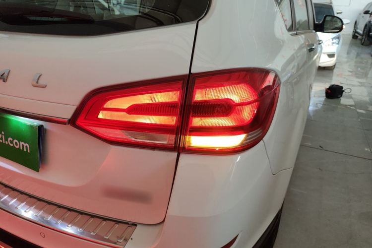 哈弗H6 2021款 运动版 1.5T 自动精英智联型 六边形格栅车身外观9