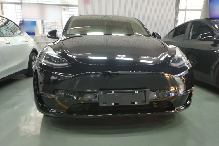 特斯拉 Model Y 2021款 长续航全轮驱动版车身外观2