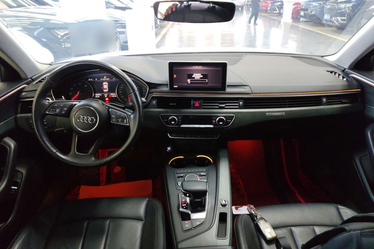 奥迪A4L 2017款 45 TFSI quattro 风尚型中控内饰12