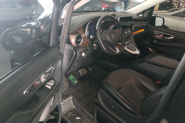 奔驰V级 2016款 V 260 领航版中控内饰7003