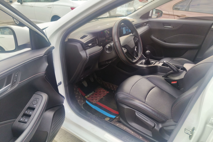 荣威i5 2023款 1.5L 手动优越版中控内饰20