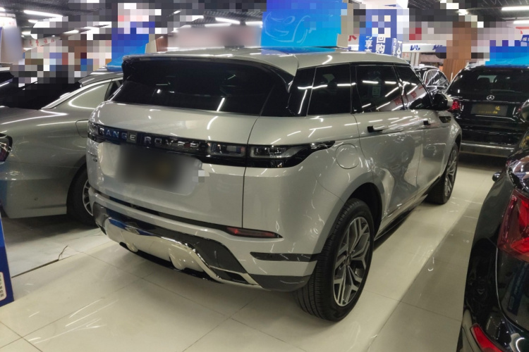 路虎 揽胜极光 2022款 极光L 249PS R-Dynamic 豪华版车身外观7