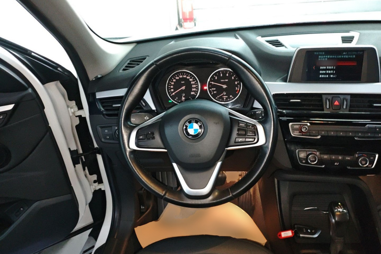 宝马X1 2018款 sDrive20Li 领先型中控内饰13