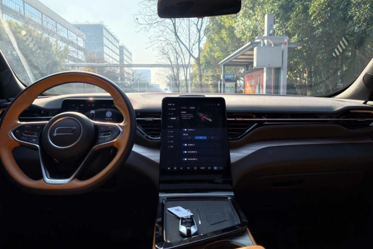 奔腾 悦意07 2025款 210km 悠享版中控内饰7005