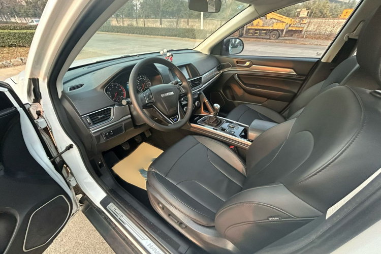 哈弗H6 2018款 蓝标 运动版 1.5T 手动两驱精英型中控内饰7003