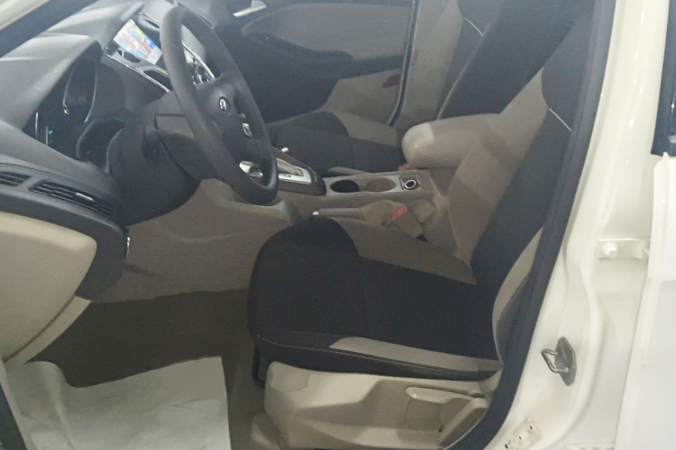 福特 福克斯 2012款 三厢 1.6L 自动舒适型局部细节19