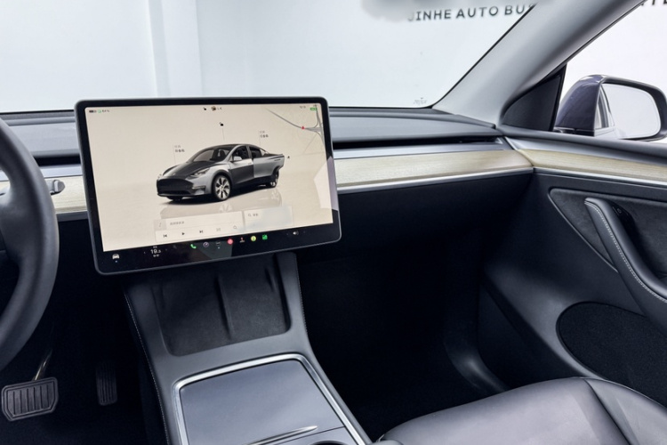特斯拉 Model Y 2022款 改款 后轮驱动版中控内饰7009