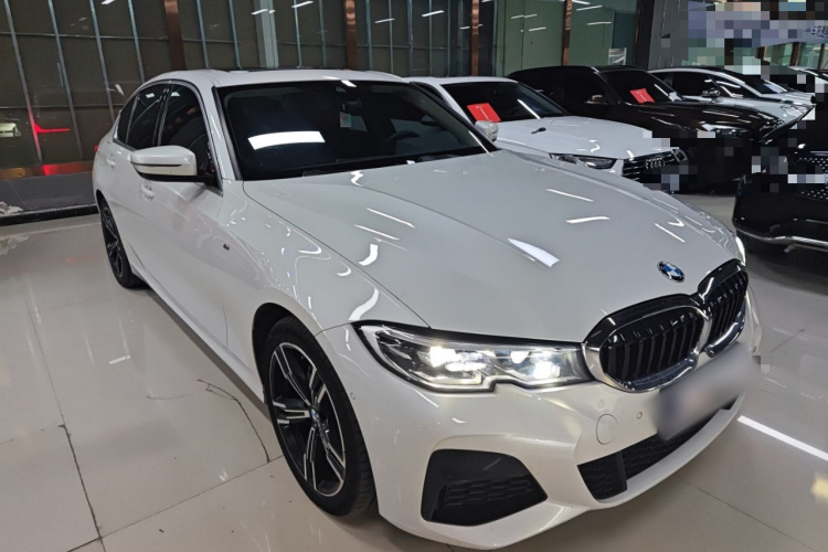 宝马3系 2022款 改款 325i M运动套装车身外观3