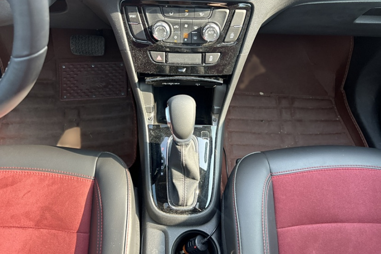 别克 昂科拉 2018款 18T 自动两驱都市精英型中控内饰7007