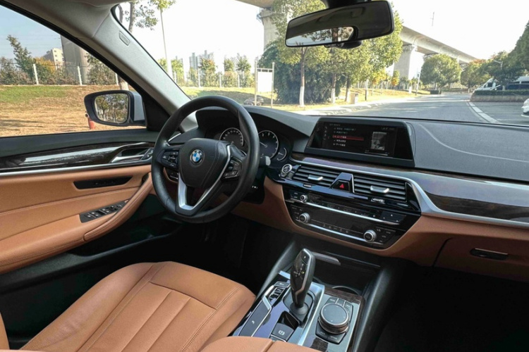 宝马5系 2018款 528Li 上市特别版中控内饰7010