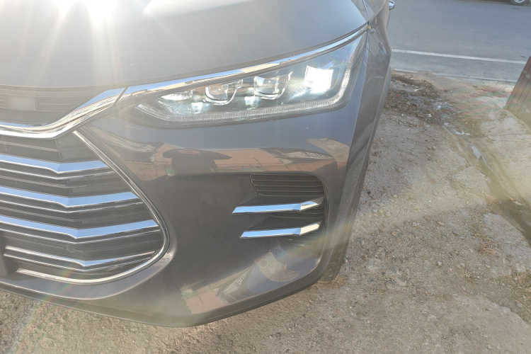 比亚迪 唐新能源 2018款 DM 2.0T 全时四驱智联创领型 7座 国V局部细节36