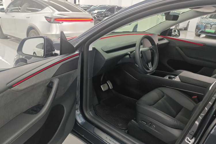 特斯拉 Model Y 2025款 长续航全轮驱动 首发版中控内饰20
