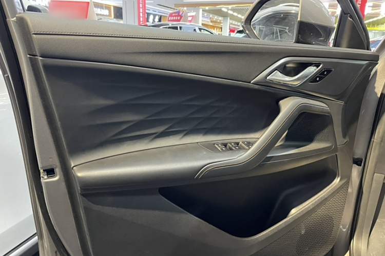 荣威RX5新能源 2023款 eRX5 超混优越版中控内饰7006